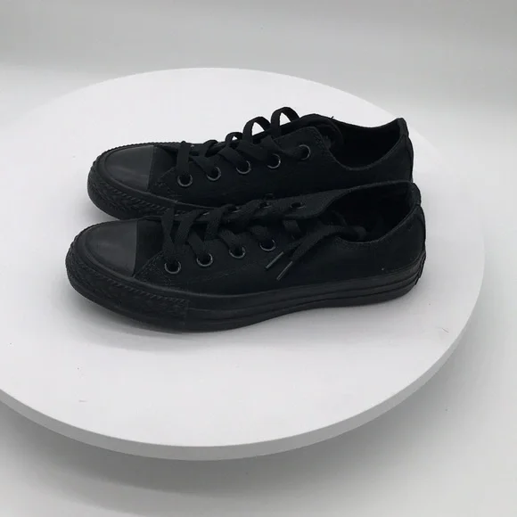 Converse unisex  Low Top sneakers size 5 womens 3 mens US - Picture 3 of 6